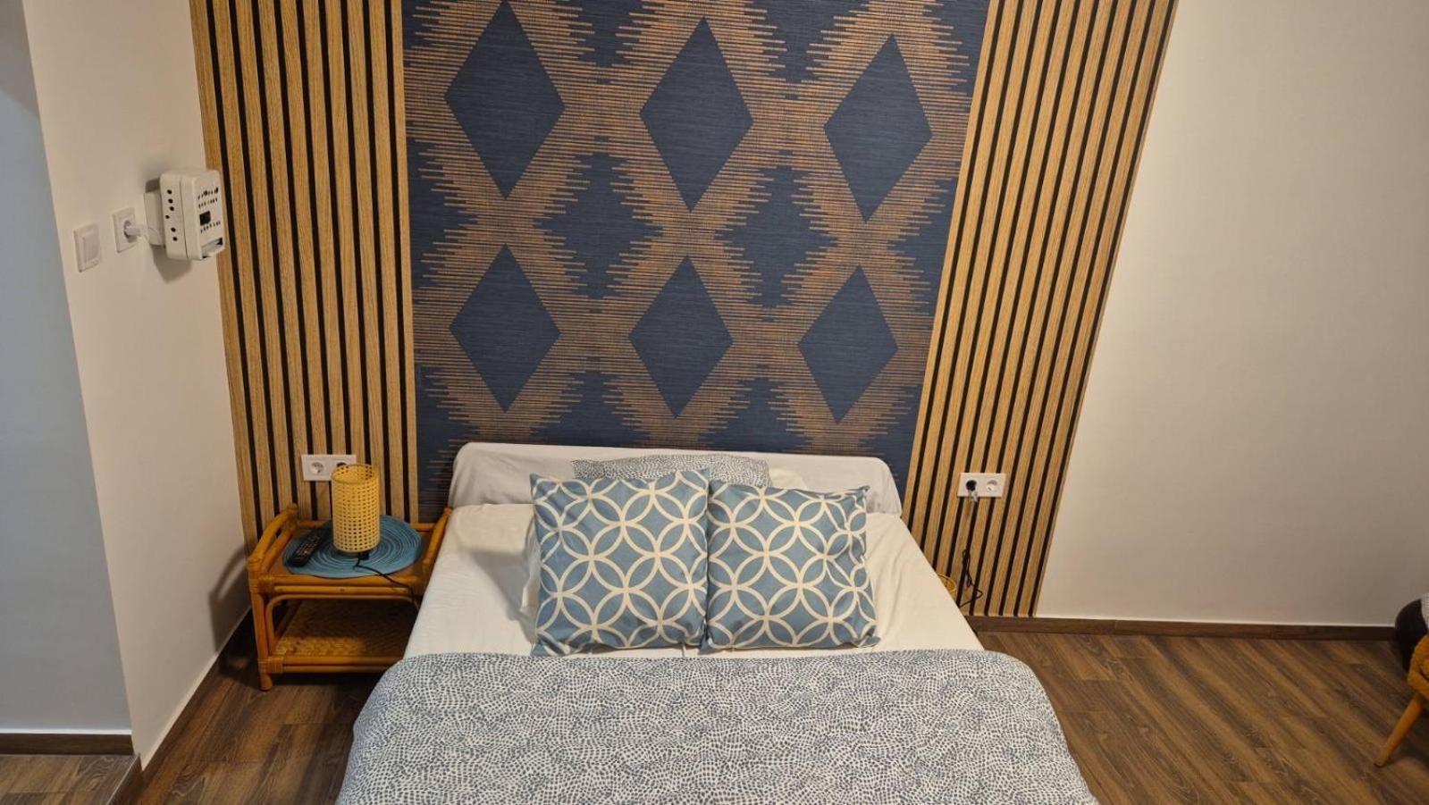 2 Rooms Retro Guesthouse In A Silent Garden Vecses Exterior photo
